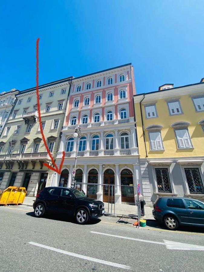 Piazzaborsa Charme Apartment Трієст Екстер'єр фото
